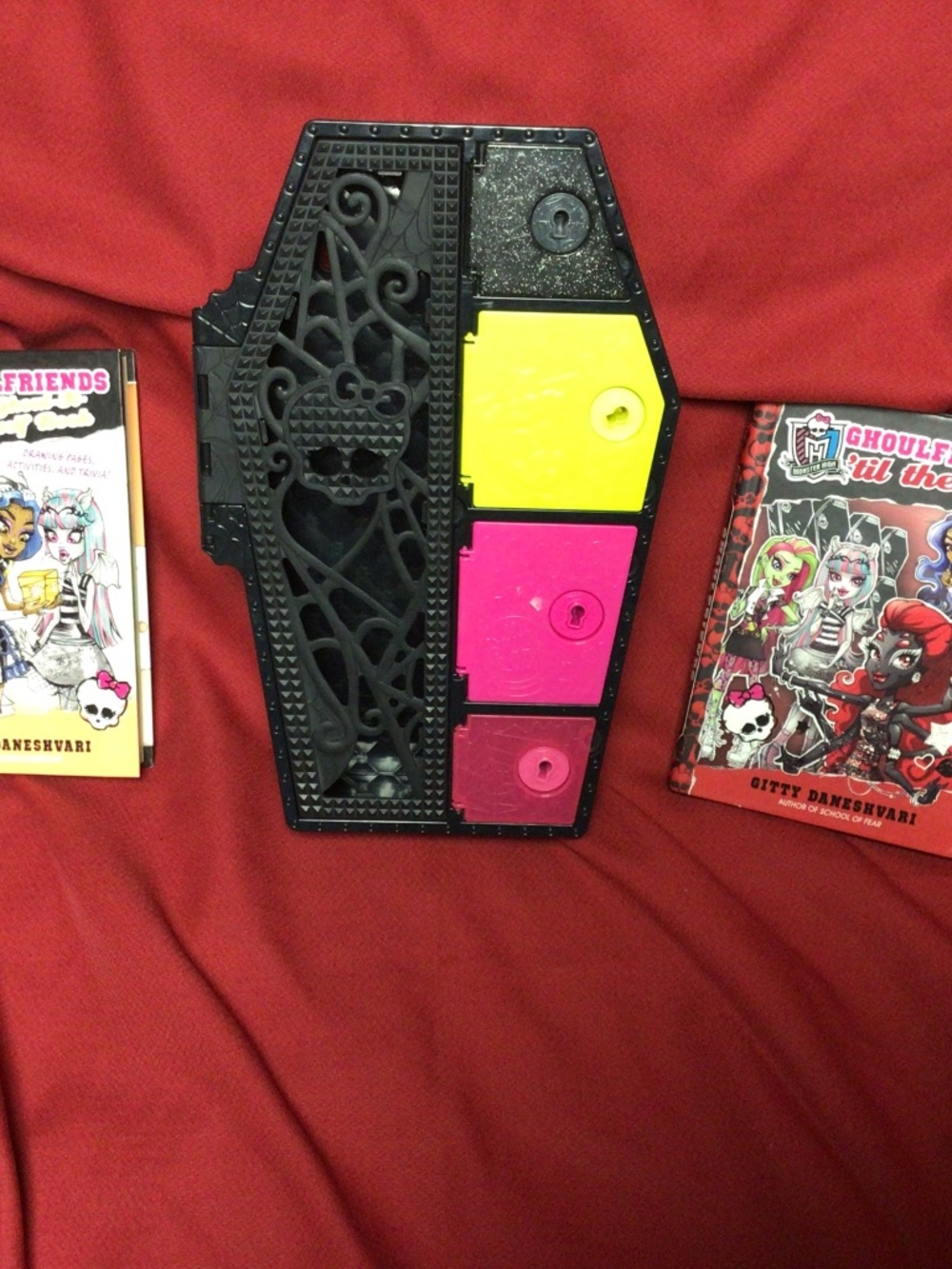 Monster High Draculaura coffin and books